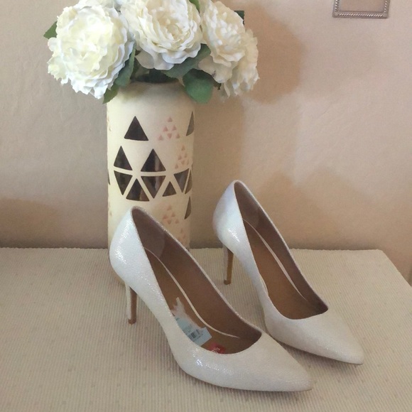 Calvin Klein - Picture 1 of 4